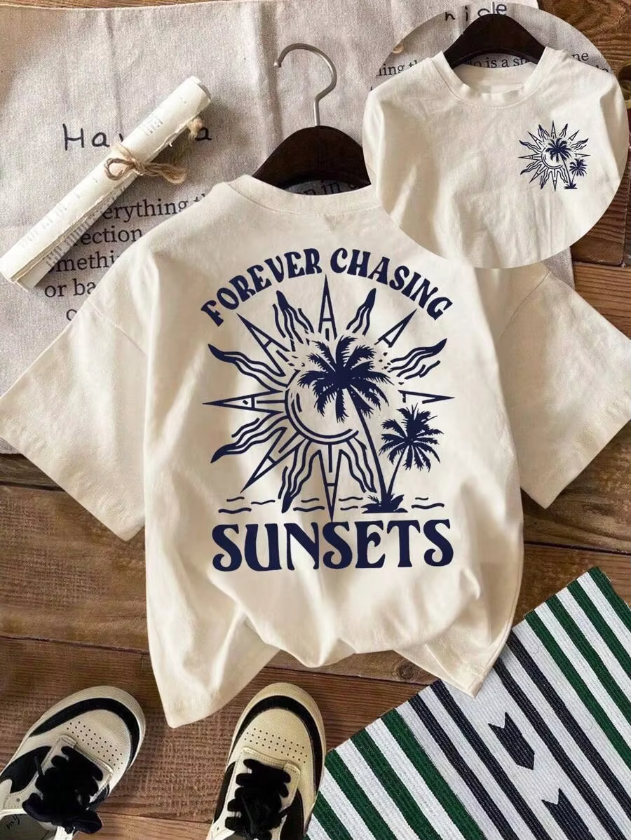 T-shirt à manches courtes imprimé soleil et cocotier