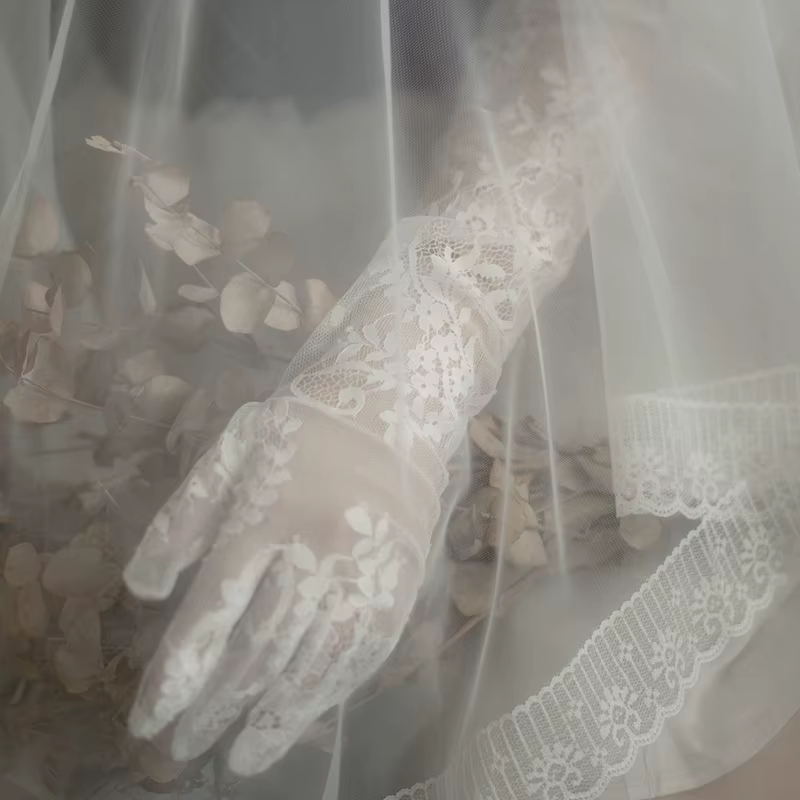 Manches longues en dentelle douce pour gants de mariage