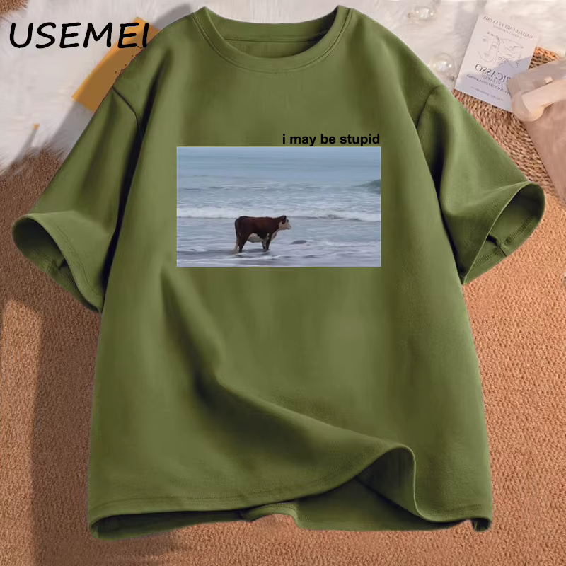 I May Be Stupid Cow on Beach Funny Meme T-shirt en coton pour hommes