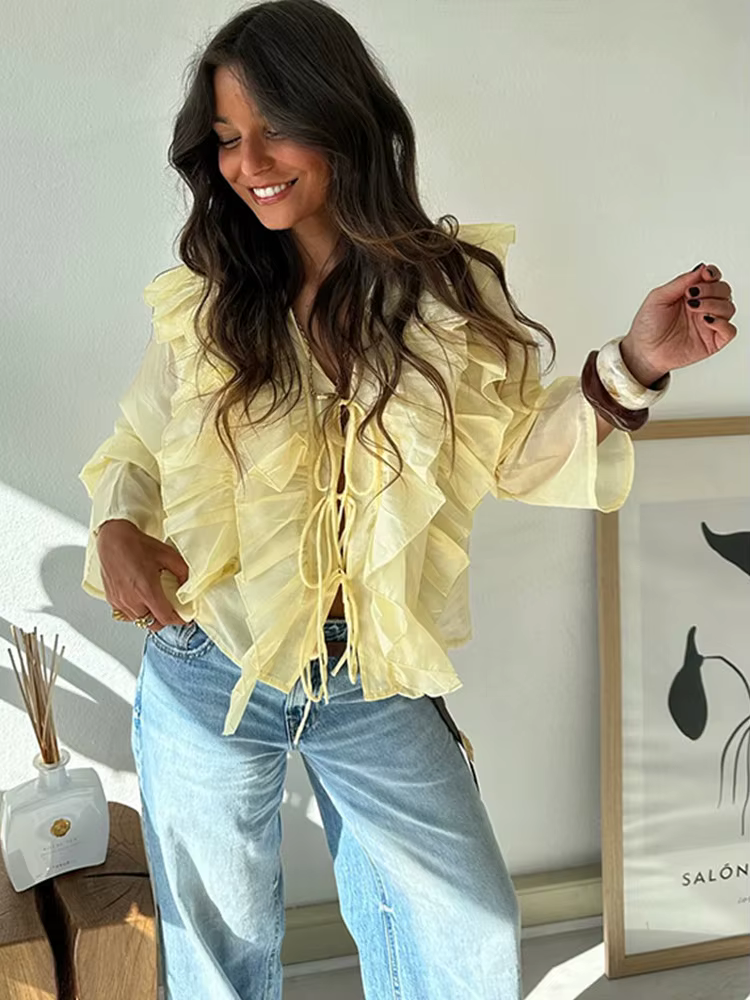Chemises pour femmes Chic à volants creux à lacets en mousseline de soie col en v manches évasées Blouse femme 2025 printemps nouveau élégant solide dame vêtements d'extérieur