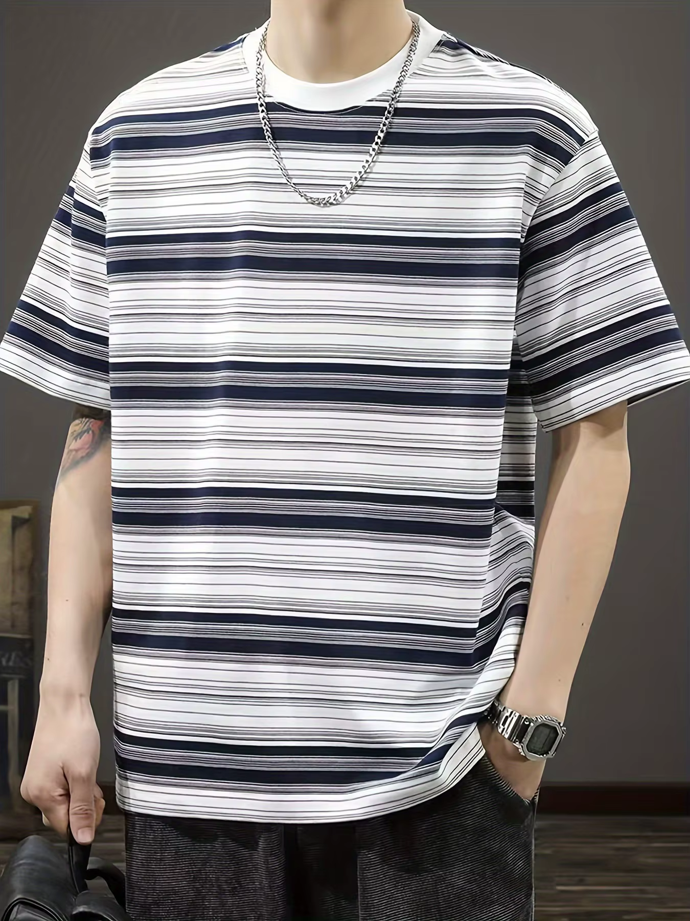 T-shirt imprimé rayé bleu et blanc pour hommes | Style de sport léger urbain