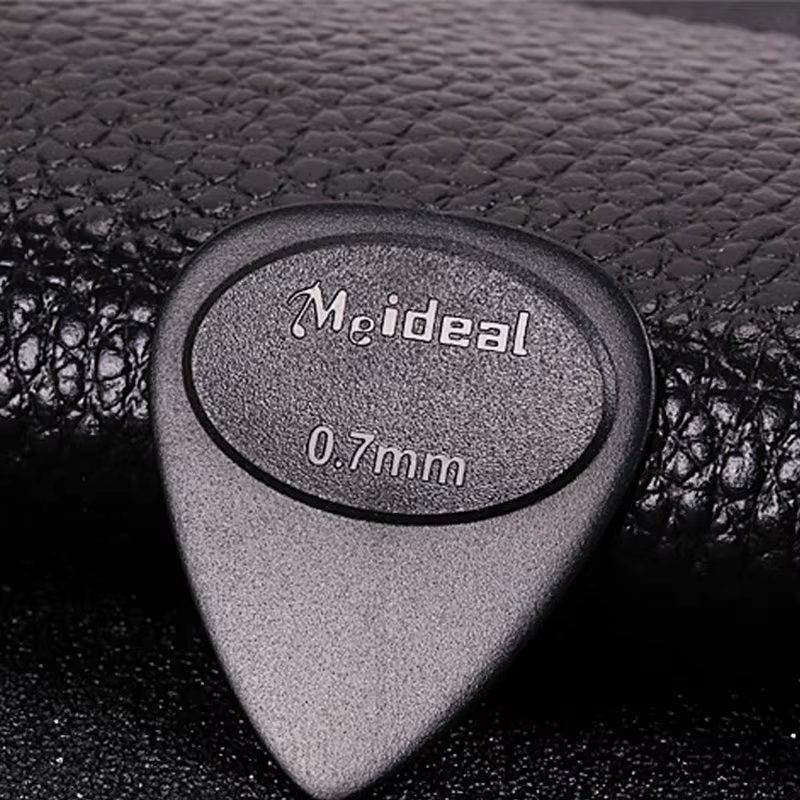 Plectres de guitare, 10 plectres de 0,7 mm d'épaisseur, accessoires antidérapants et durables pour guitare électrique, basse, ukulélé, pagaies spécifiques pour basse ﻿
