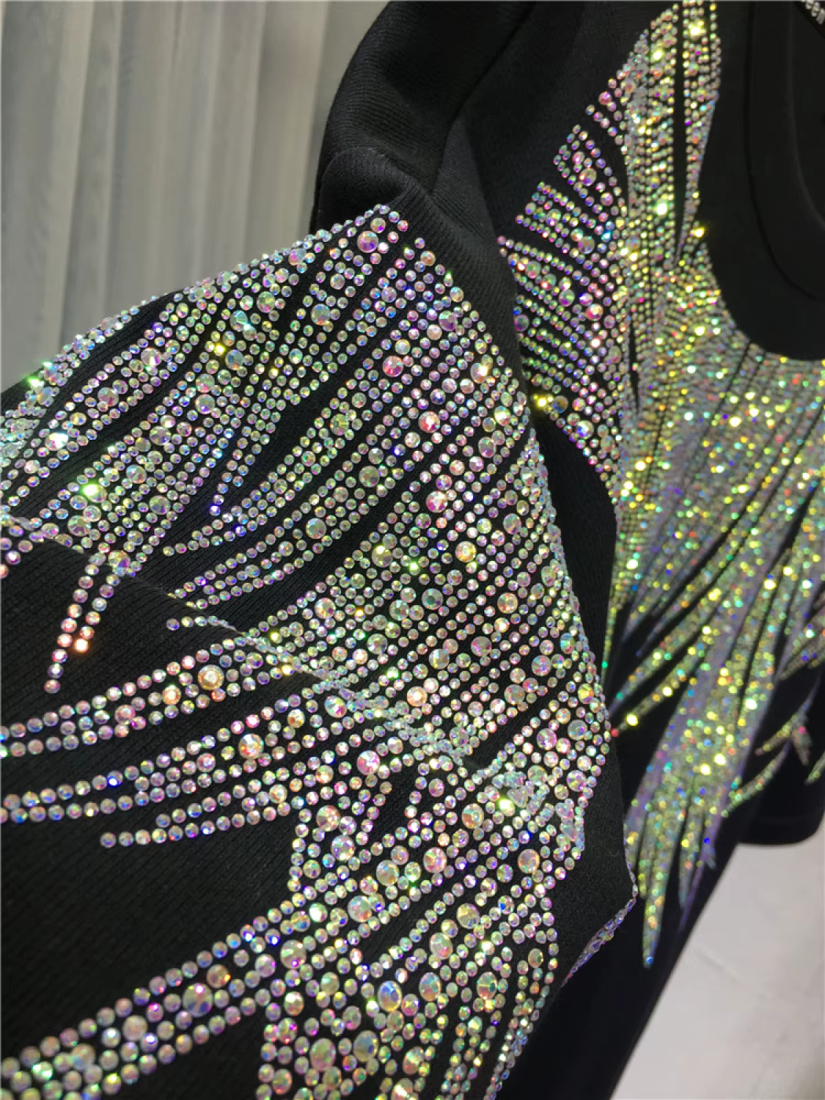 T-shirt à col rond en strass pour femmes
