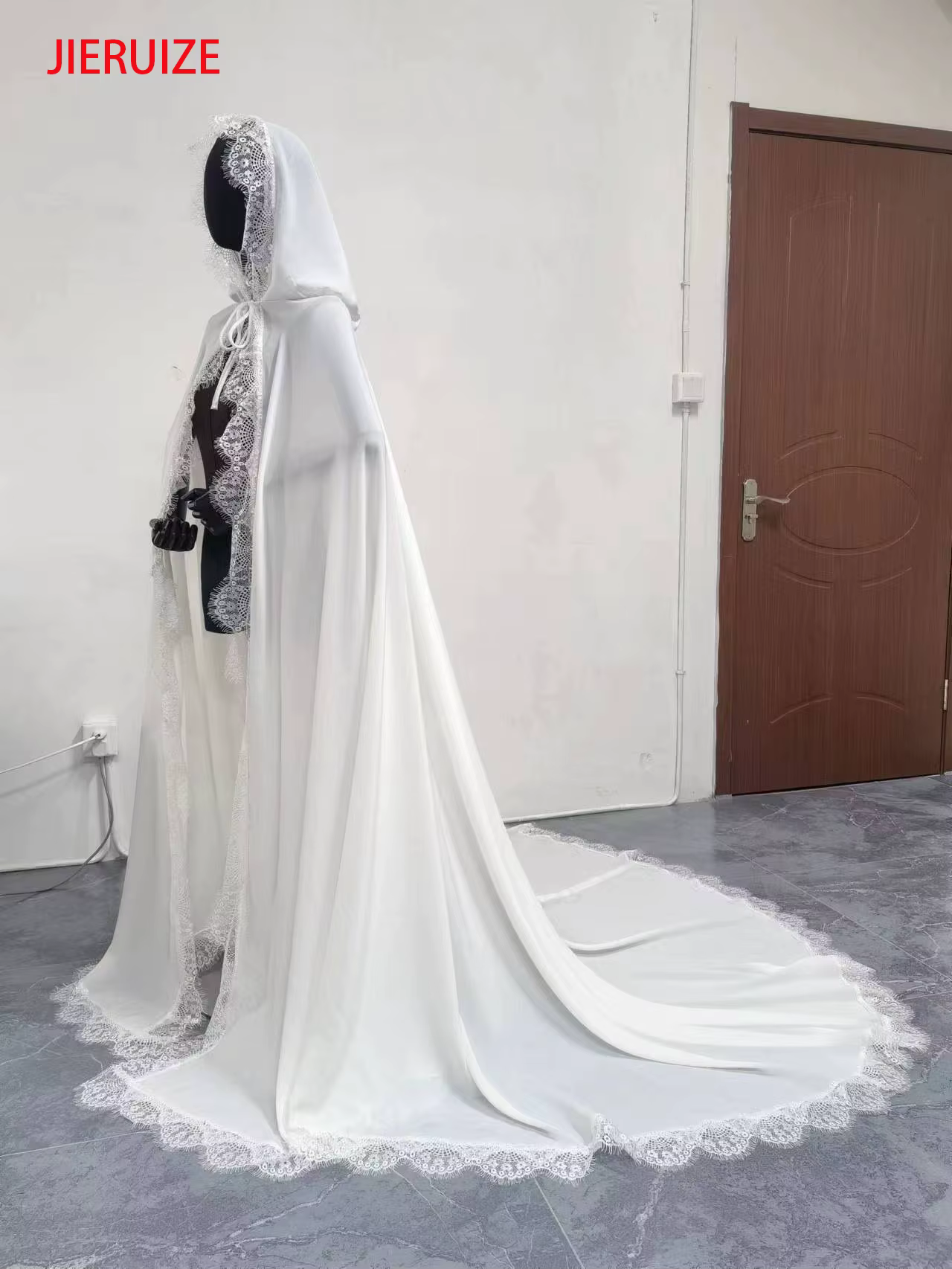 Longue Cape de Mariage en Dentelle Crêpe pour Femme