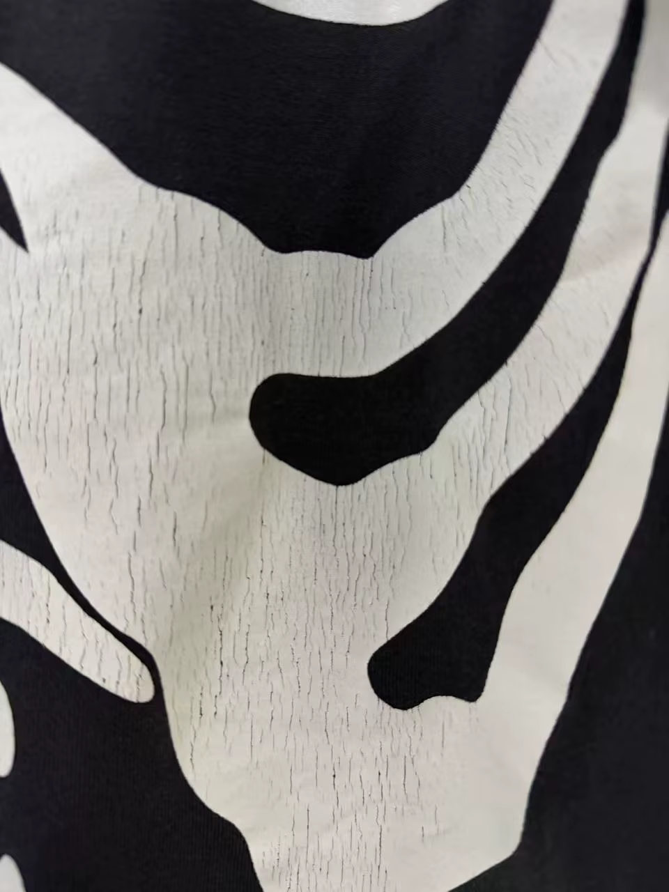 T-shirt unisexe à manches longues avec motif crâne lumineux