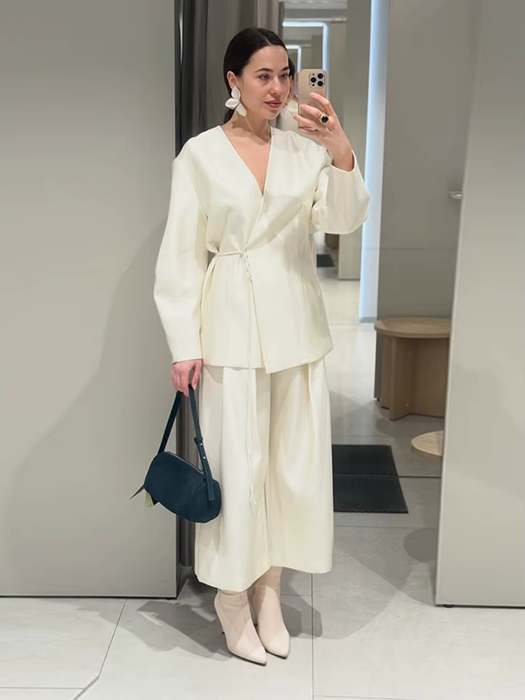 Ensemble élégant pour femme : veste ample unie à lacets et manches longues col en V