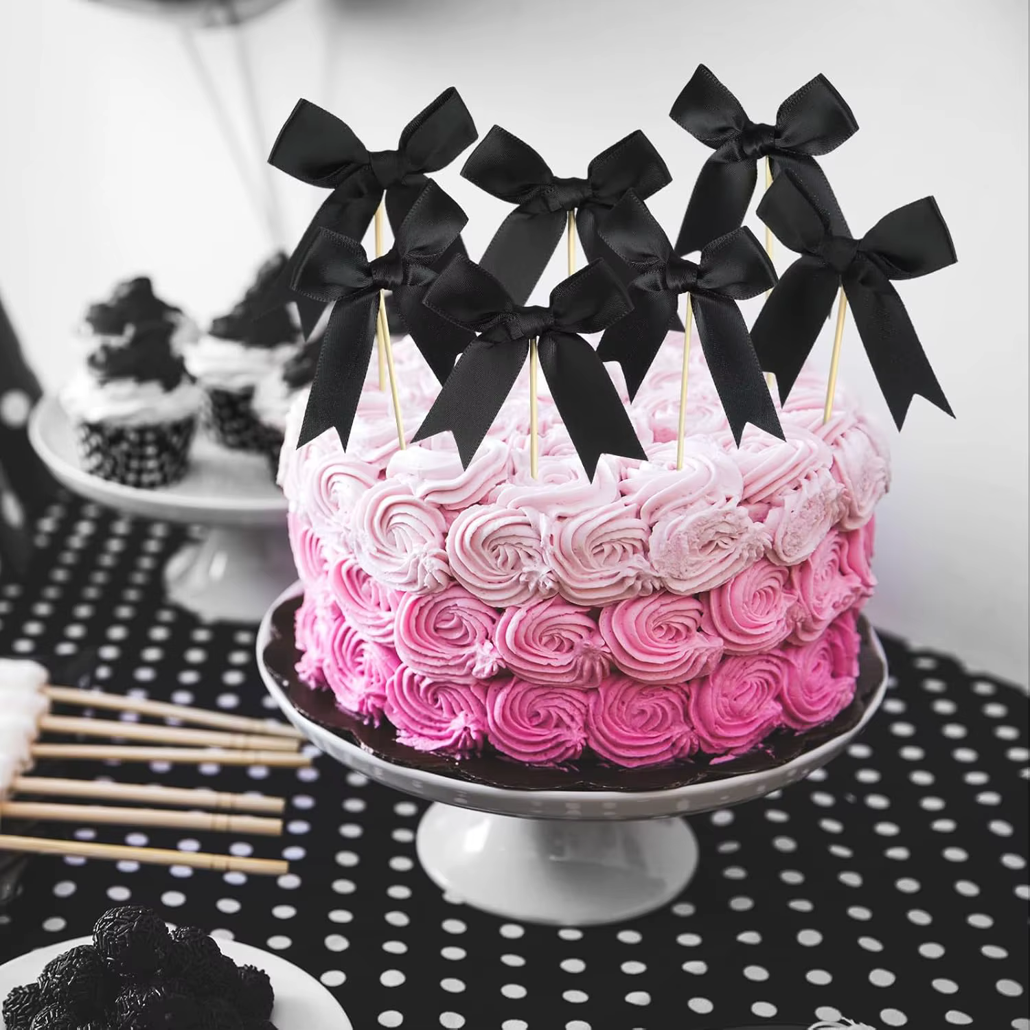 Décoration de Cupcake avec nœud en perles noires