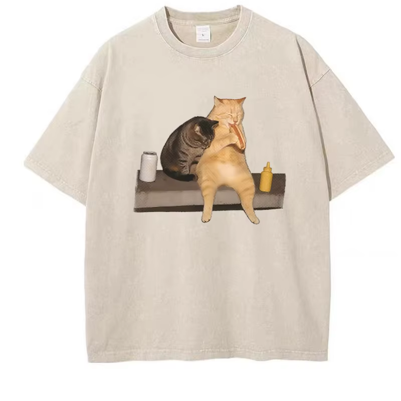 T-shirt amusant vintage délavé avec chat mangeant un hot-dog