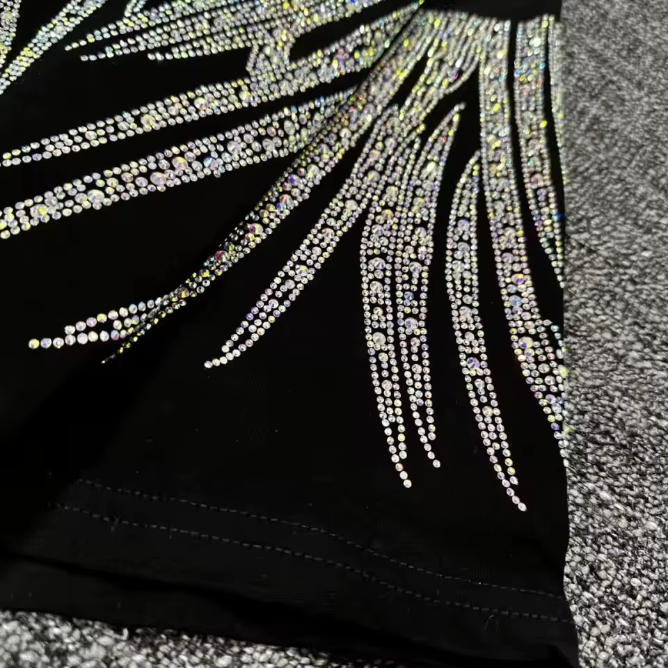 T-shirt à col rond en strass pour femmes
