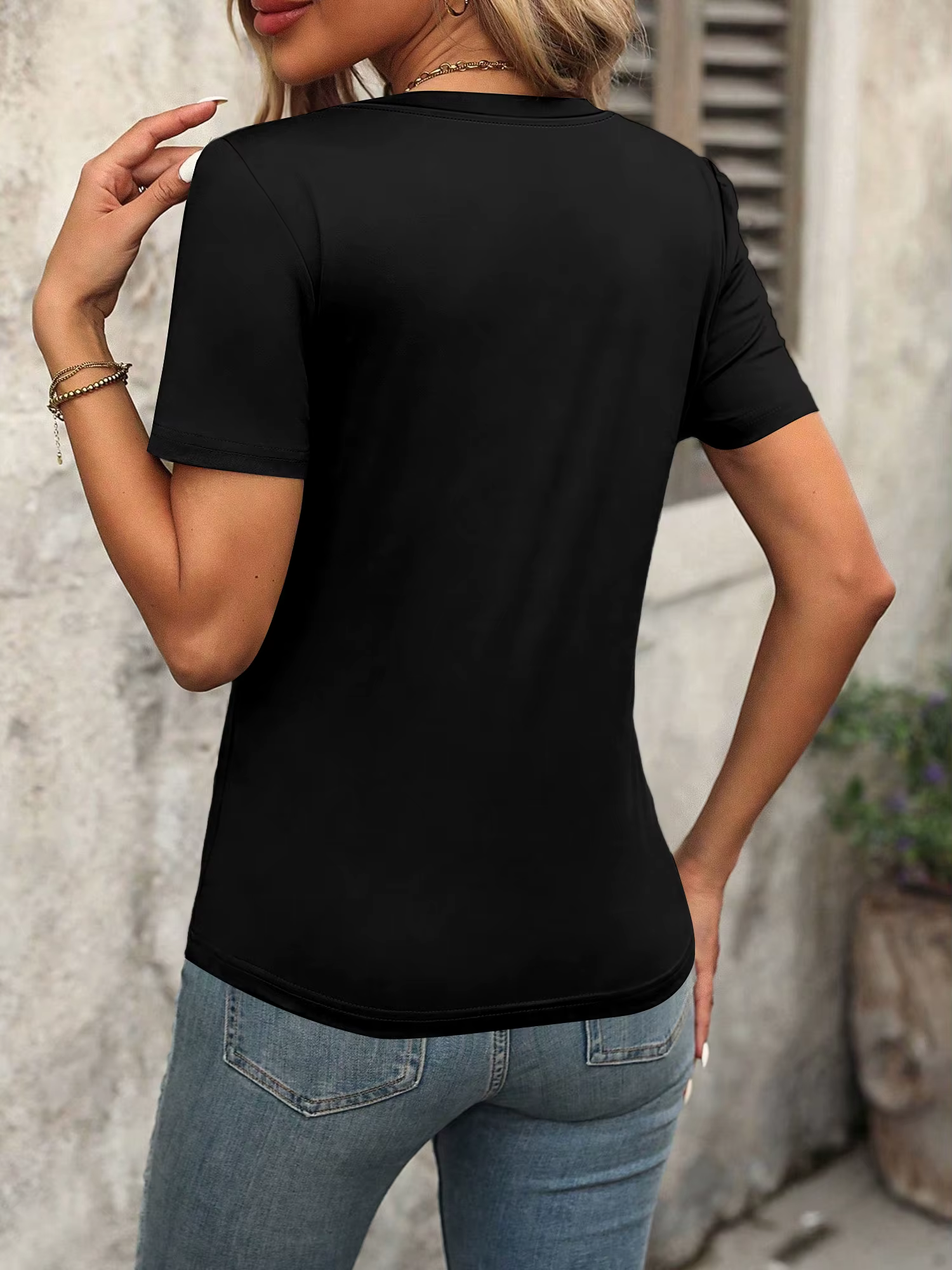 T-shirt polyvalent à col en V pour femmes – Coupe ample à manches courtes