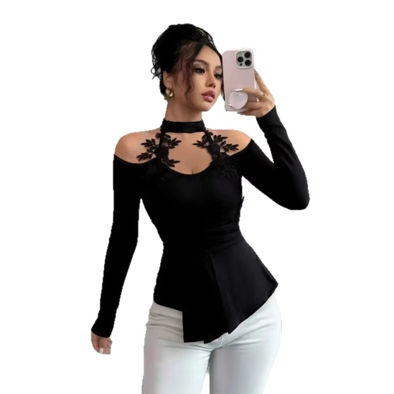 Nouveau T-shirt à épaules dénudées avec appliqué ajouré