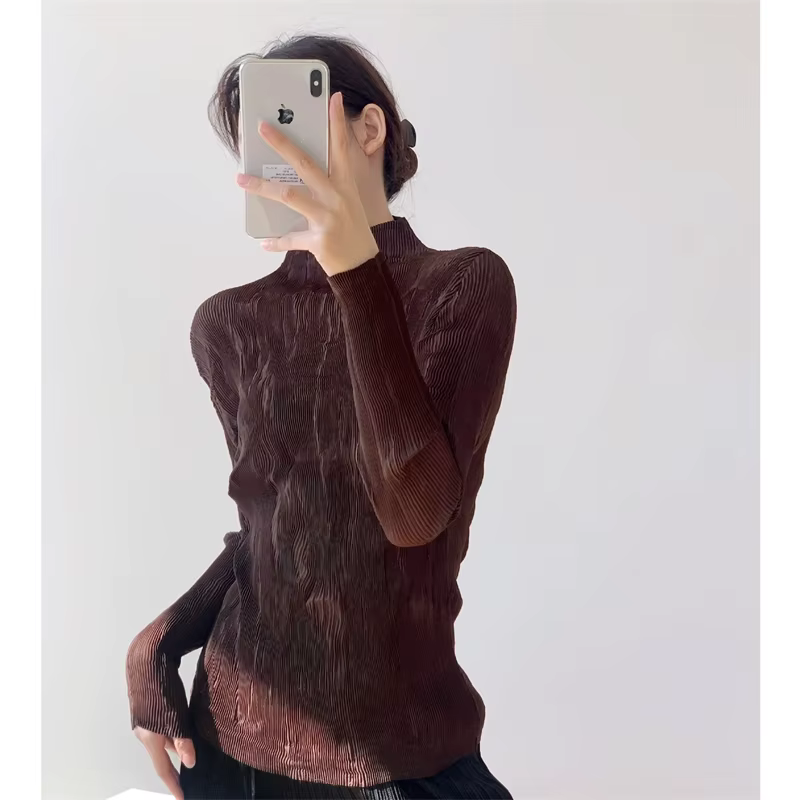 T-shirt femme polyvalent élégant élastique mince décontracté 2025 été nouveau hauts pullover Miyake plissé irrégulier à manches courtes Chic