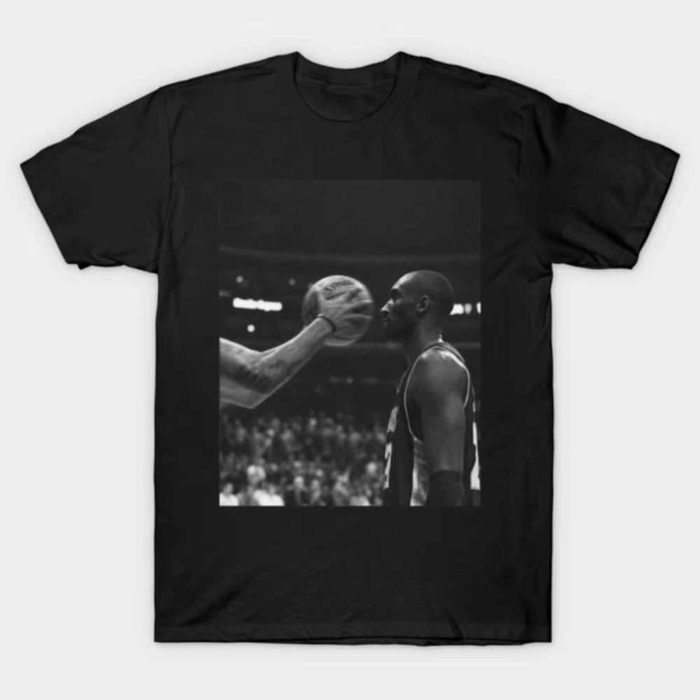 T-shirt en coton pour hommes et femmes 2026 – Motif Kobe Bryant : Moment emblématique de basketball – Vêtement graphique décontracté pour fans de sport et streetwear