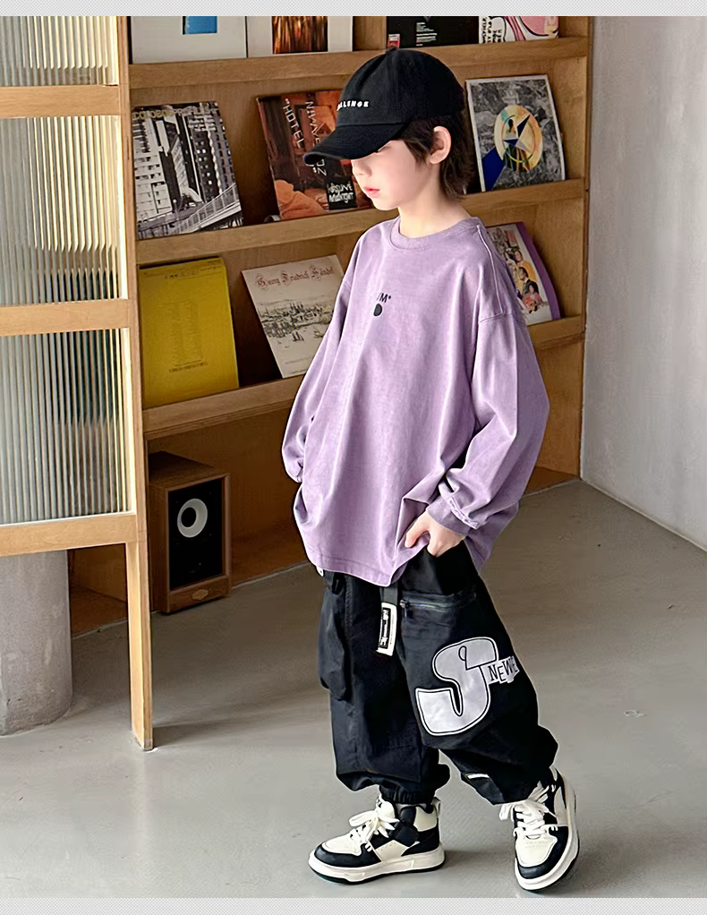 T-Shirt avec lettres violettes pour garçons
