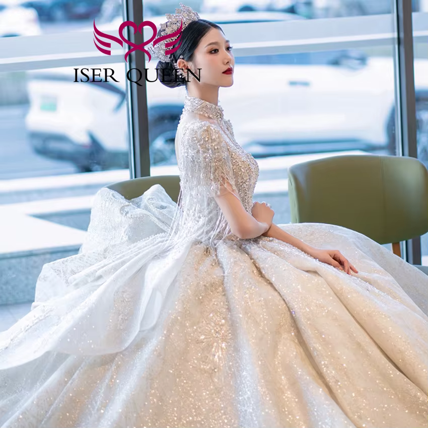 Robe de mariée de luxe personnalisée, nouvelle tendance 2026, pour femme, col montant, manches à franges, perles lourdes, robes de mariée scintillantes WX0474