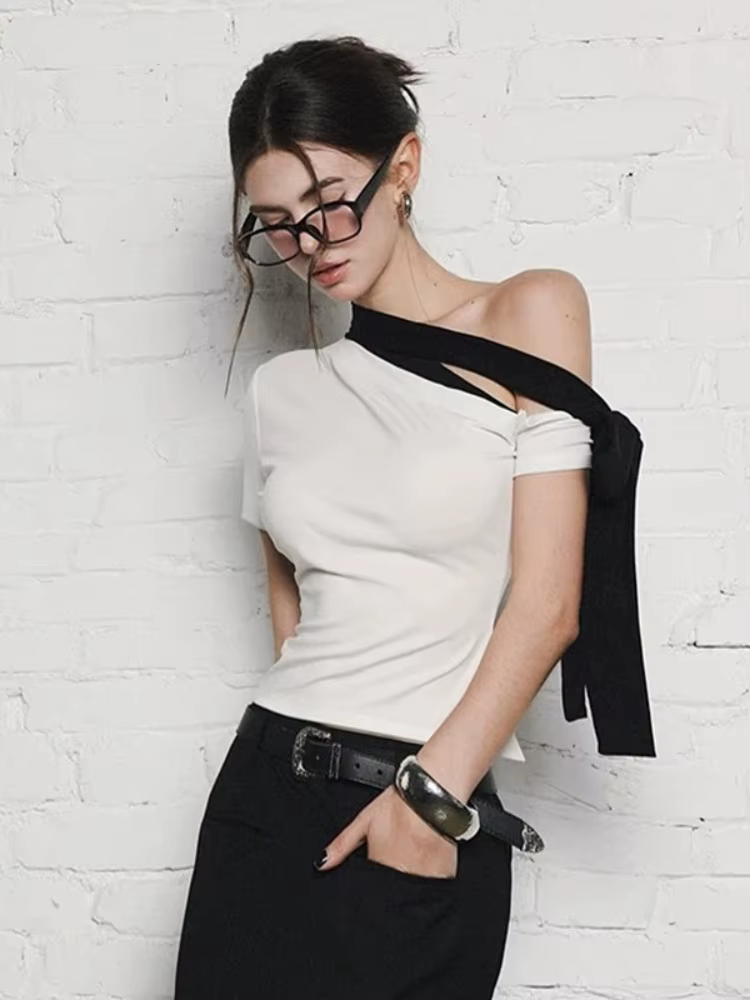 T-shirt col incliné pour femmes