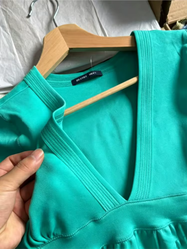 T-shirts femme col en V profond turquoise