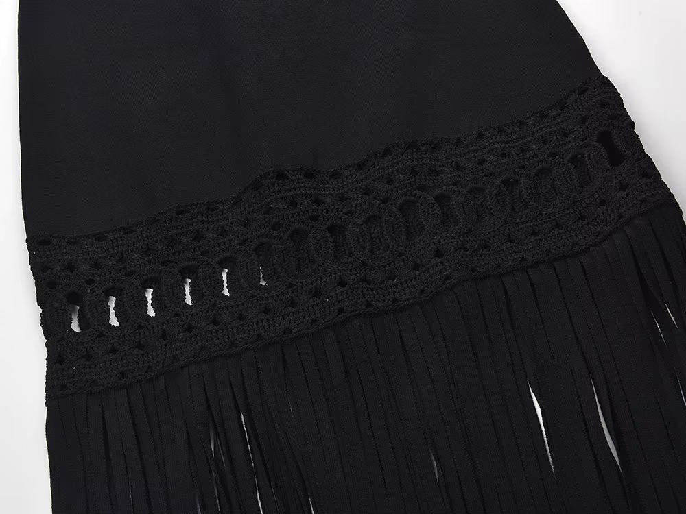 Robe tricotée à franges noires