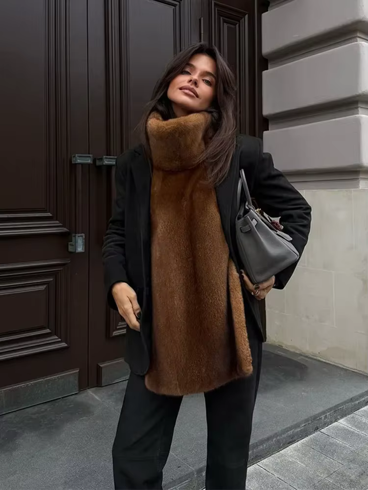 Gilets en fourrure à col roulé pour femmes