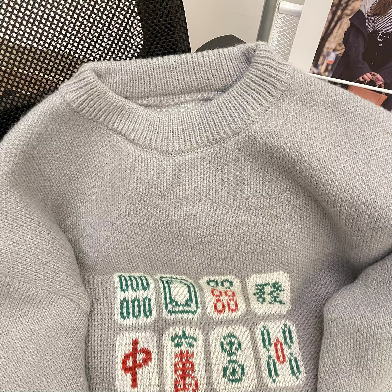 Pull noir à l'extérieur pour femme