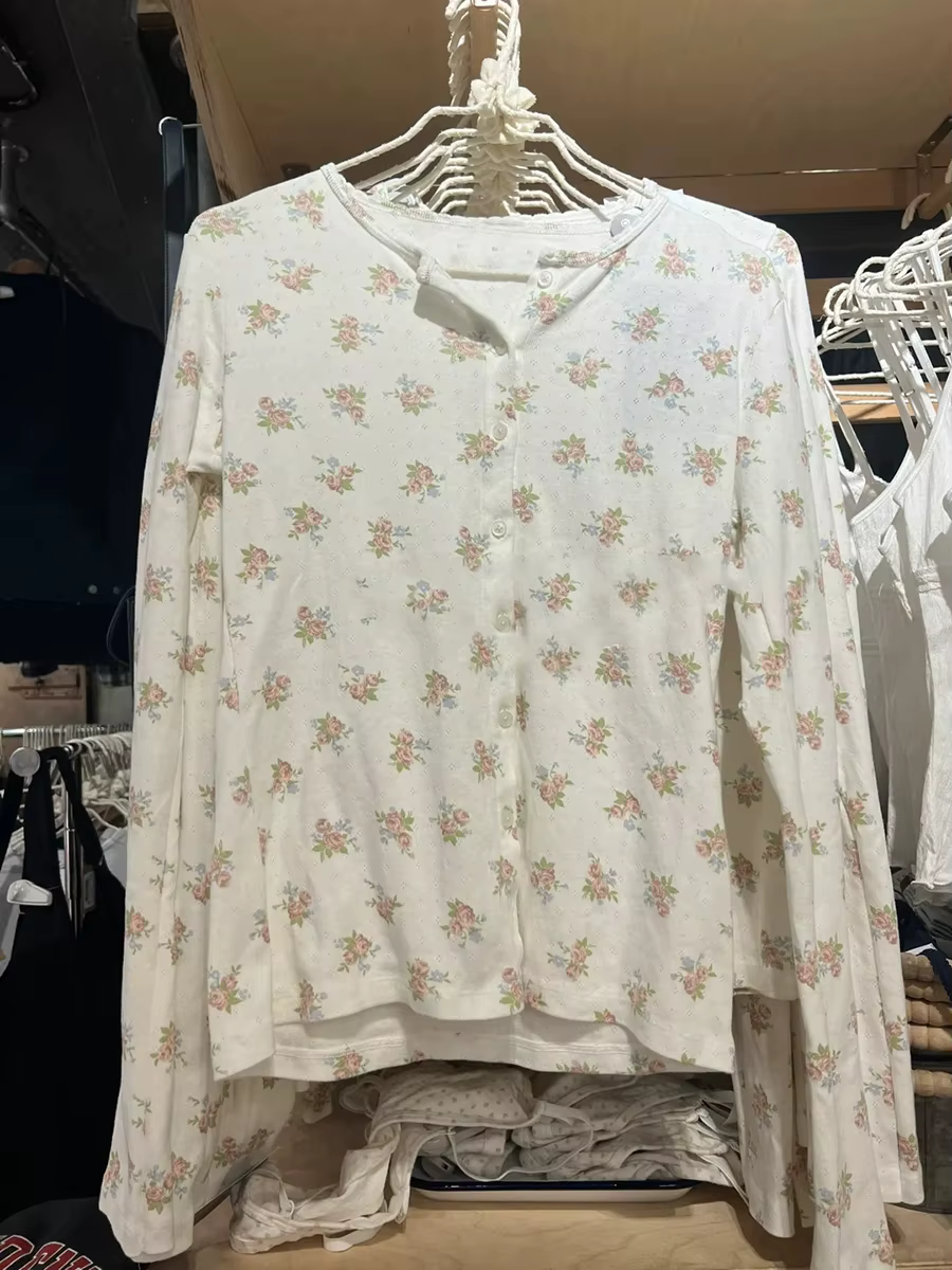 Oeillet imprimé fleuri mince T-shirt femmes Style Preppy col rond simple boutonnage coton à manches longues t-shirts mignon Vintage doux hauts