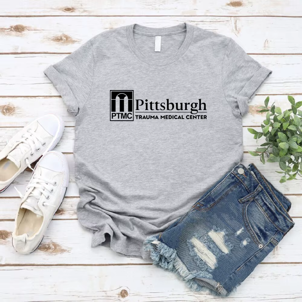 T-shirt unisexe à manches courtes avec image du centre médical de traumatologie de Pittsburgh