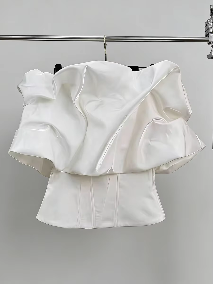 TWOTWINSTYLE – Hauts noirs à volants et épaules dénudées style urbain audacieux pour femme