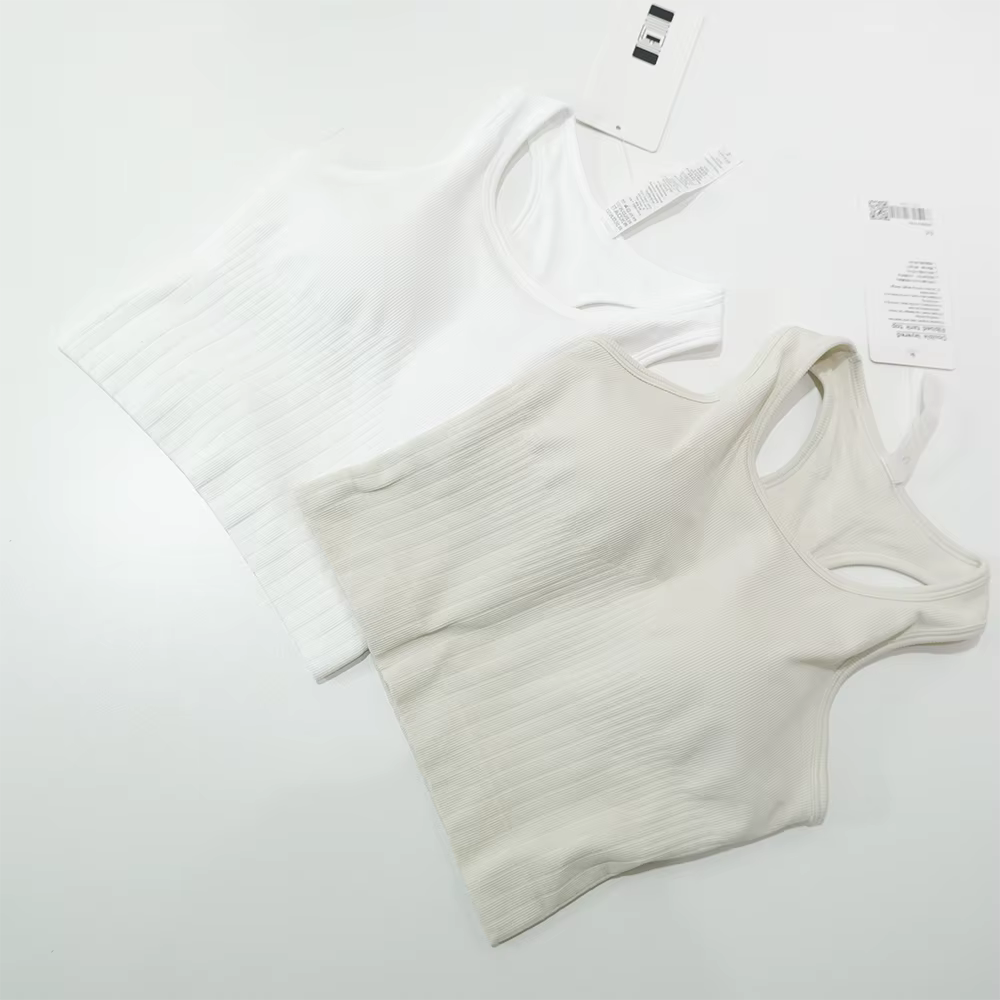 Débardeur court d'été en tricot sans couture avec coussinets de poitrine