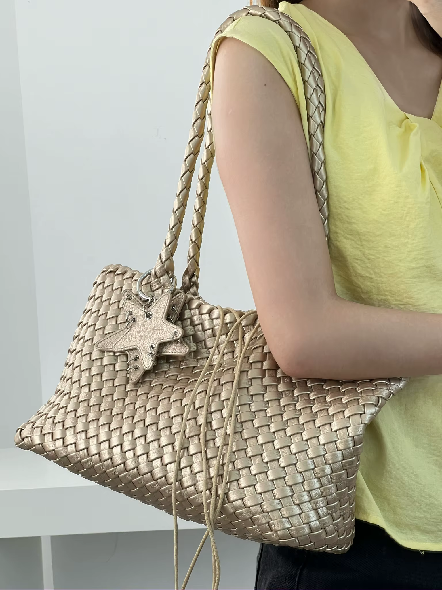 2025 femmes à la mode sac à bandoulière PU tissé tressé sac à main de luxe concepteur de mode polyvalent fourre-tout sac à main