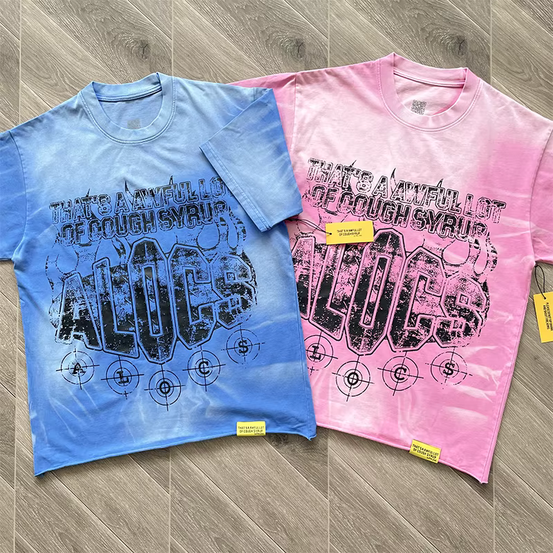 T-shirt à manches courtes avec imprimé flamme et effet délavé vieilli