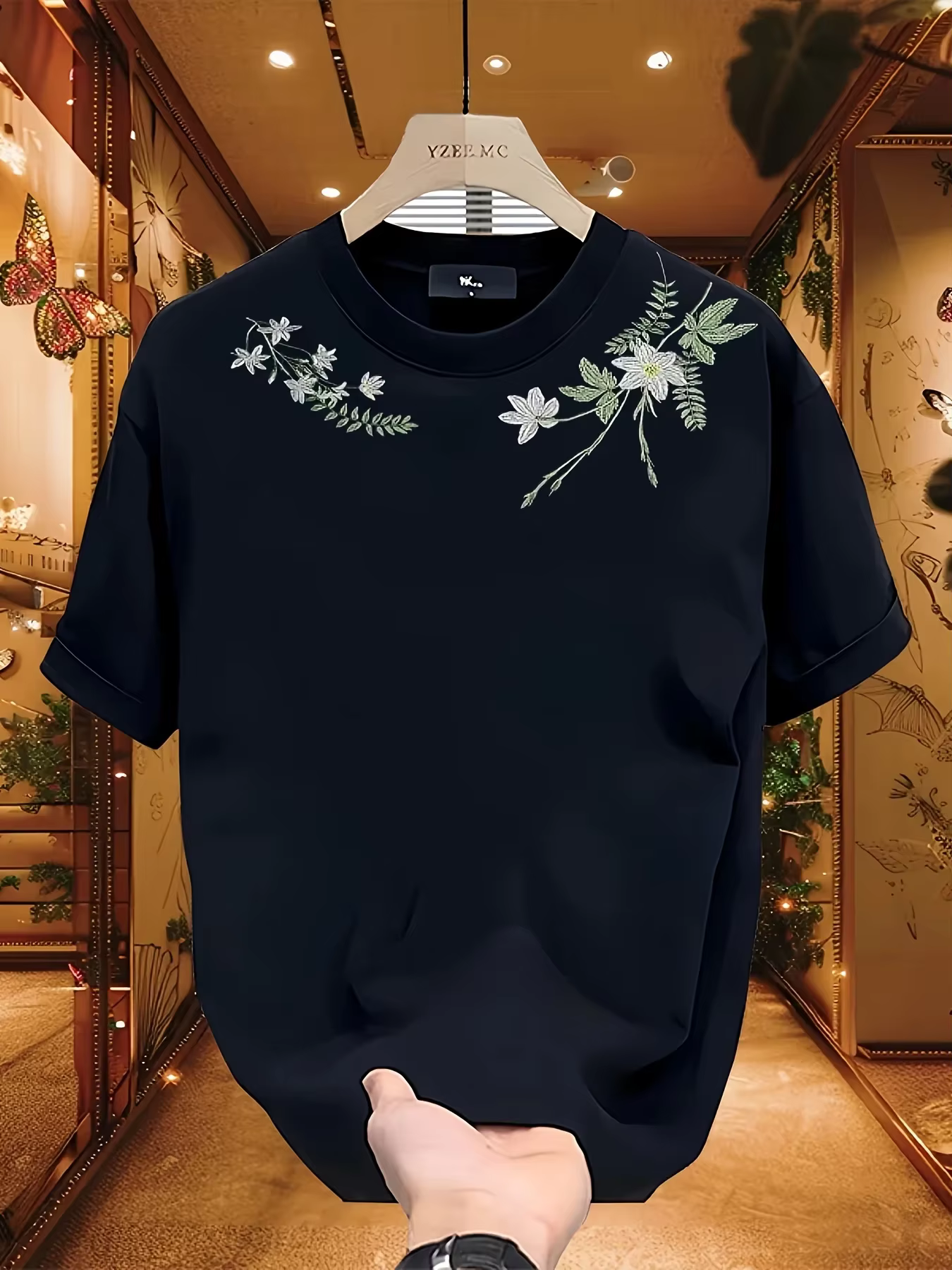 T-shirt pour homme 100% coton avec broderie florale délicate