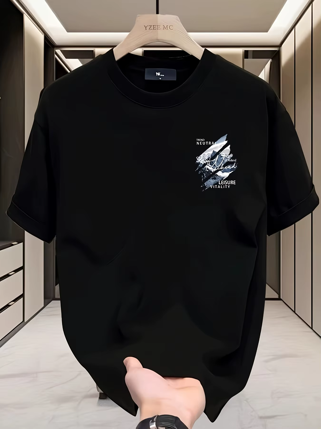 T-shirt pour homme 100% coton avec imprimés de style streetwear estival. Il convient