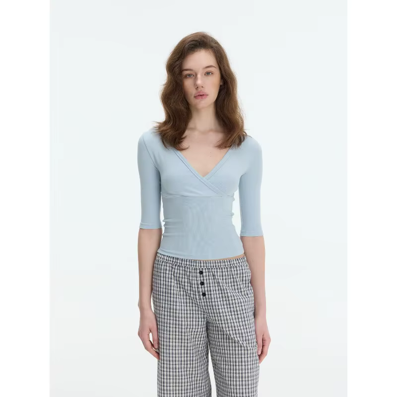 T-shirt côtelé à col en V croisé pour femme