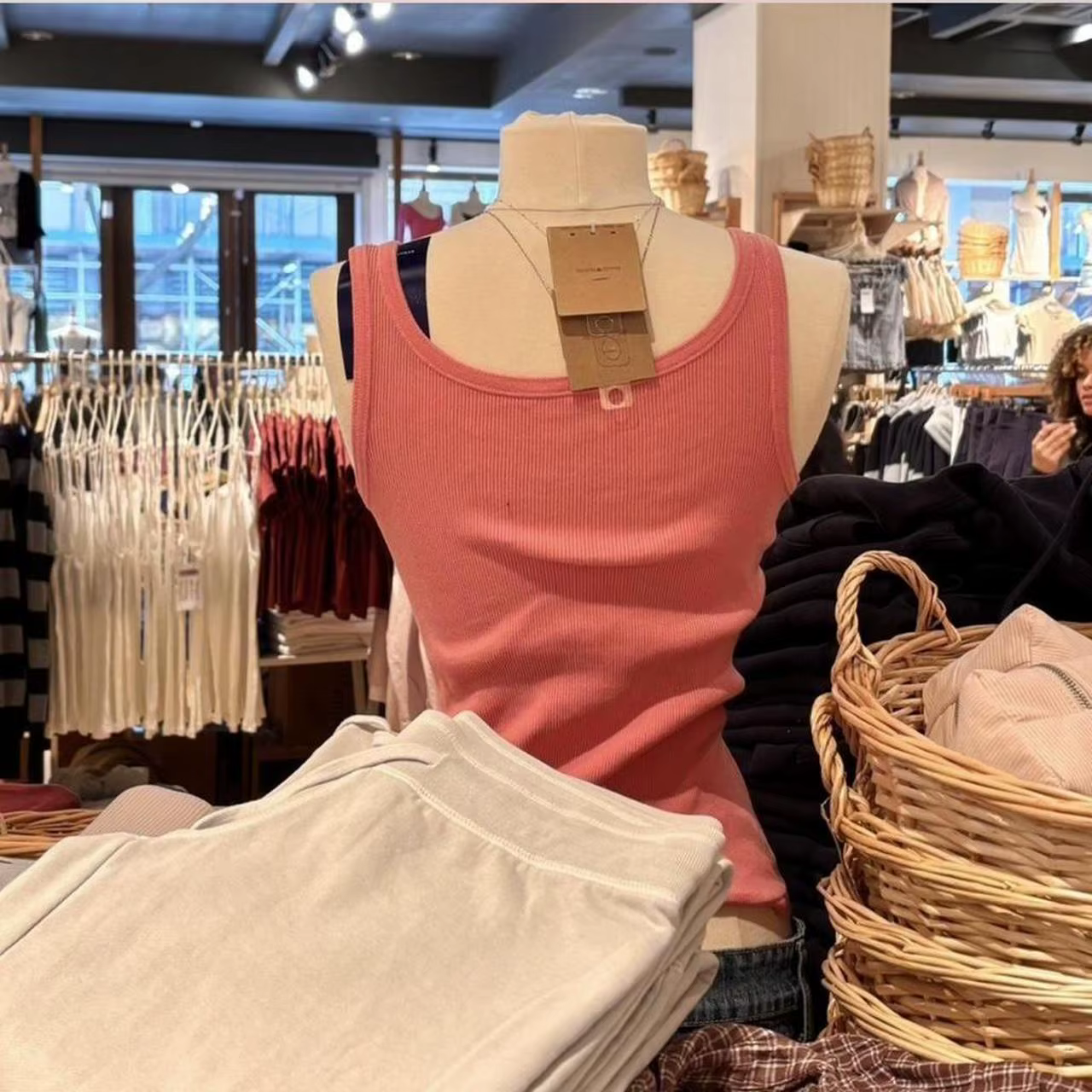 Nouveaux débardeurs côtelés à boutons pour femmes