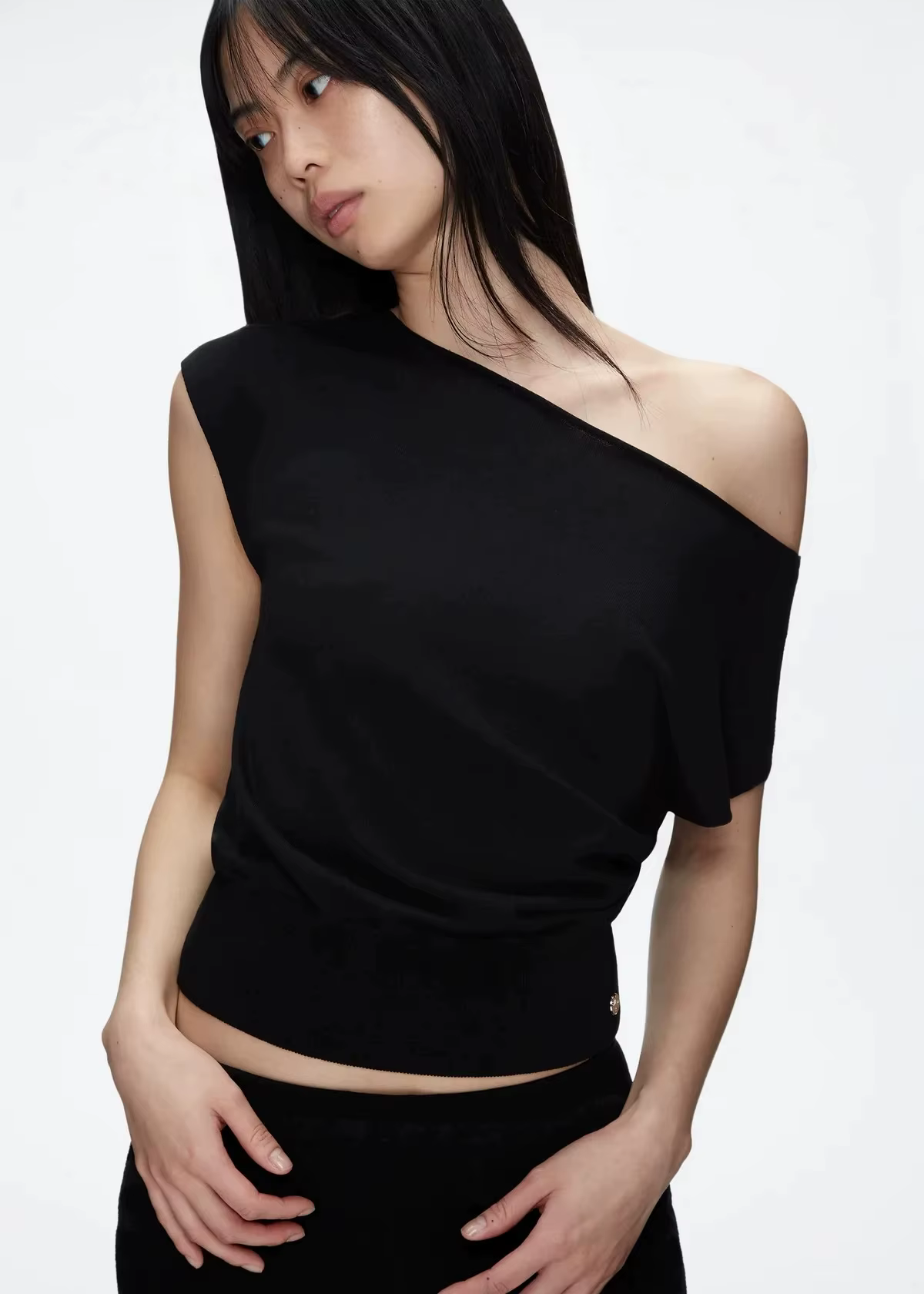 Tank Top Noir à Épaules Découpées, T-shirt Tricoté Léger et Élégant à Col en V