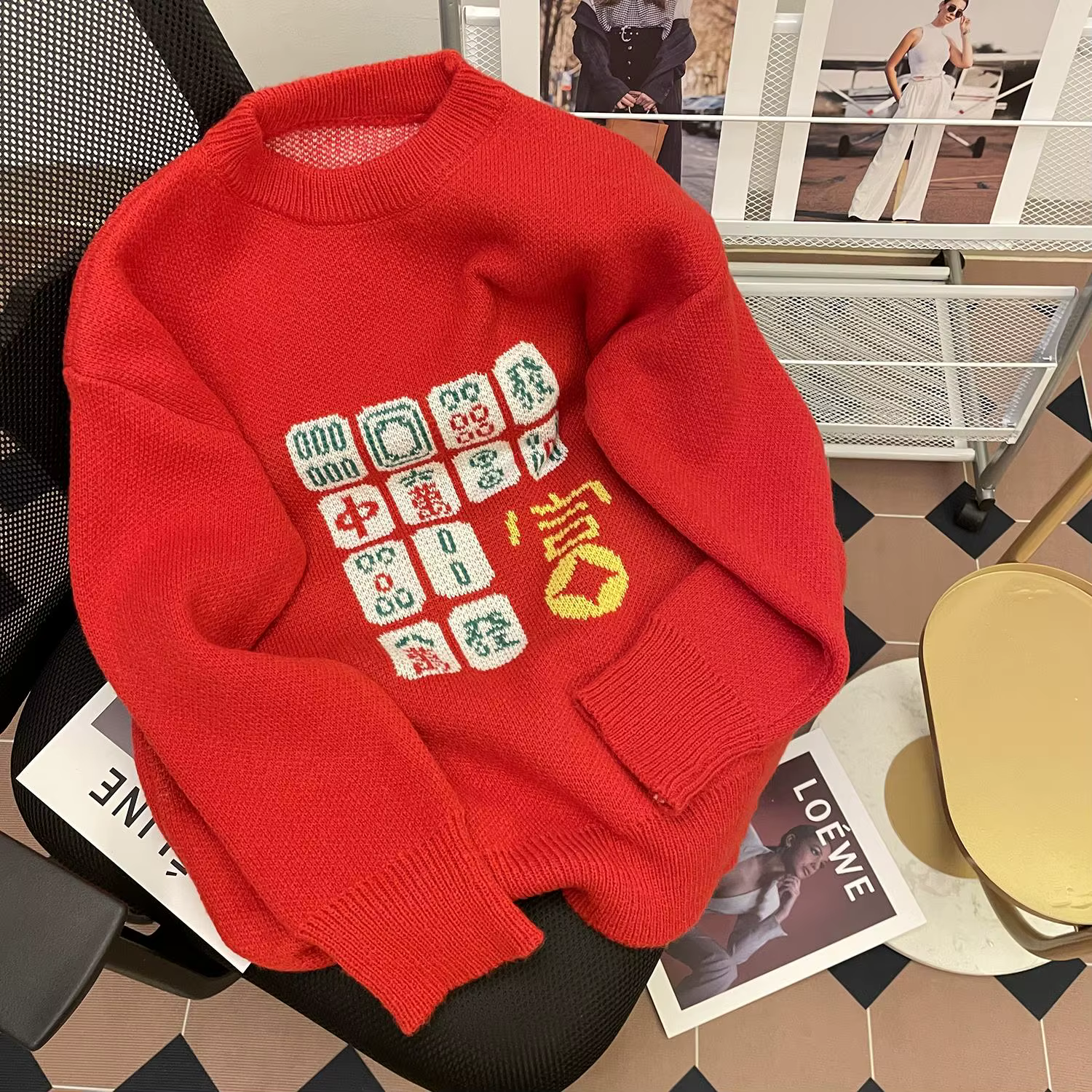 Pull noir à l'extérieur pour femme