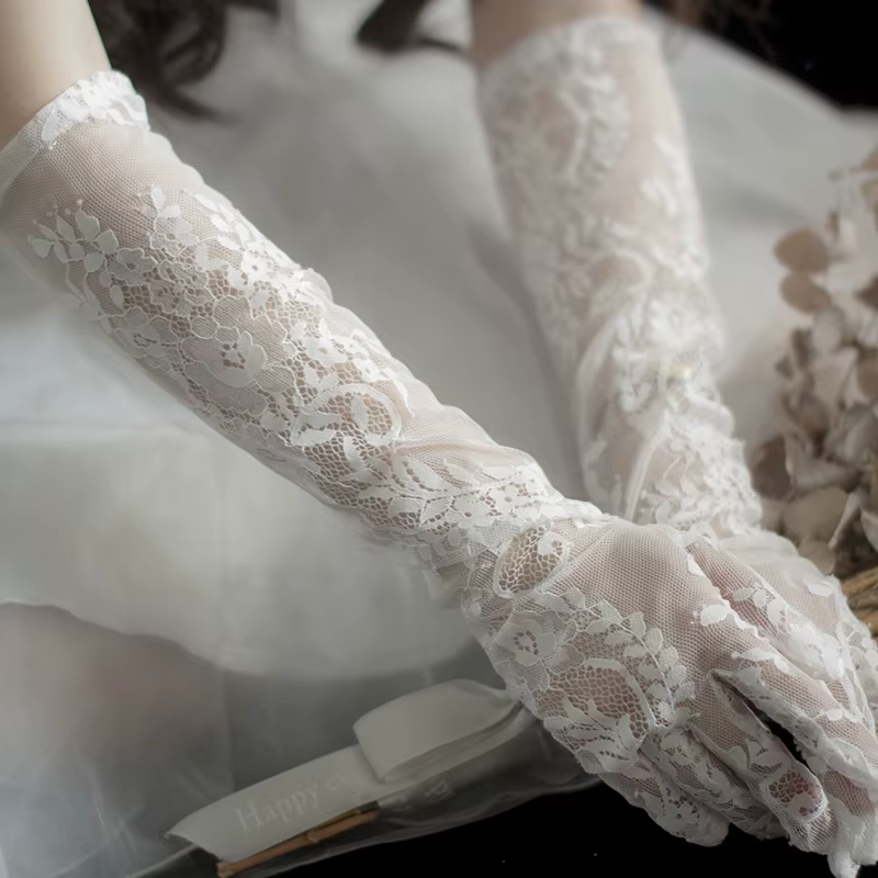 Manches longues en dentelle douce pour gants de mariage