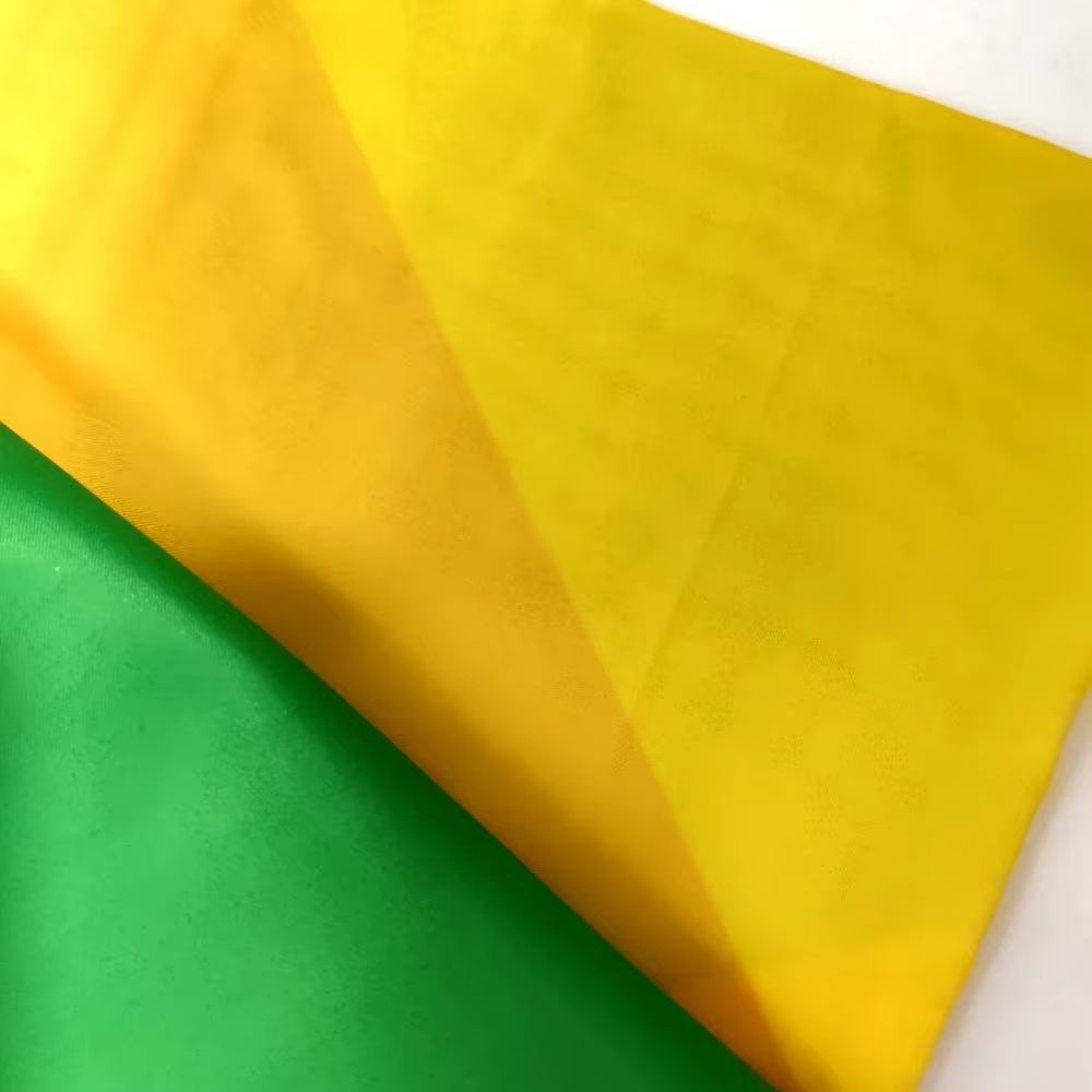 Drapeau national de la République du Congo 90 x 150 cm en polyester, résistant à la décoloration/à la météo pour défilés, décoration murale et jardin, œillets en laiton