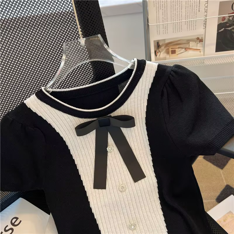 T-shirt tricoté noir à manches courtes pour femmes