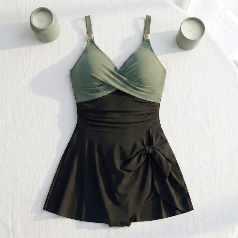 Maillot de bain femme coupe ajustée sans manches col en V, tenue de plage d'été avec jupe plissée