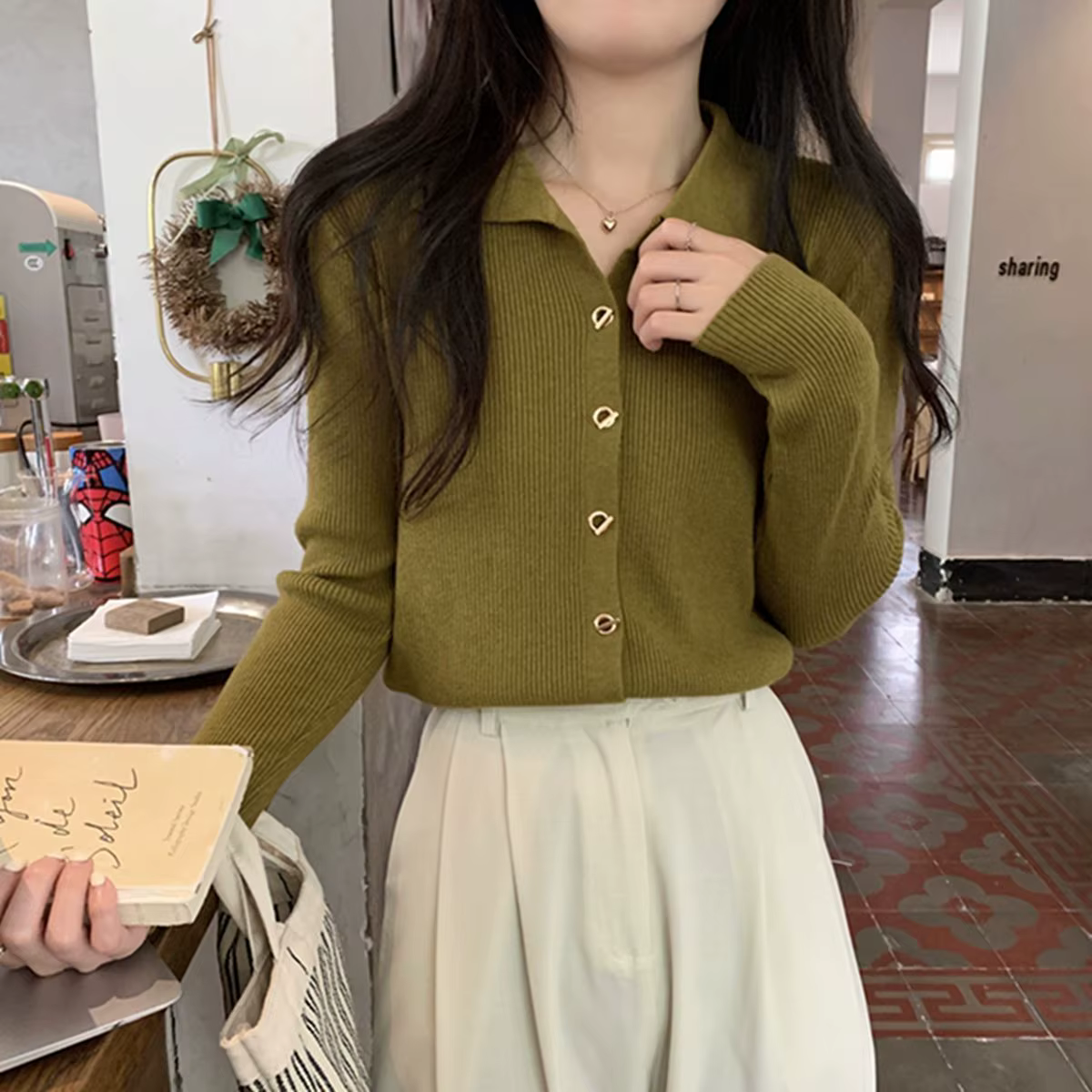 Cardigan en maille à col polo ajusté et boutonnage simple pour femme