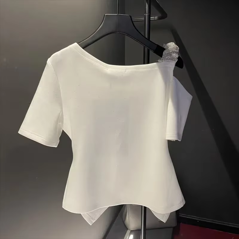 T-shirt court taille fine pour femme