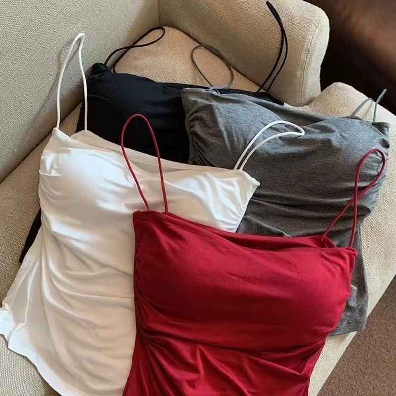 Haut court noir moulant à bretelles spaghetti pour femmes