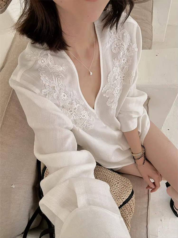 Chemise à broderies florales pour femmes 2026 Blusas Mujer De Moda Manches longues Col en V Blouses Chic Vintage coréen Hauts féminins