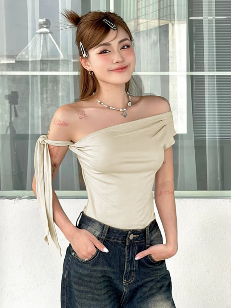 T-shirt asymétrique épaule dénudée pour femmes