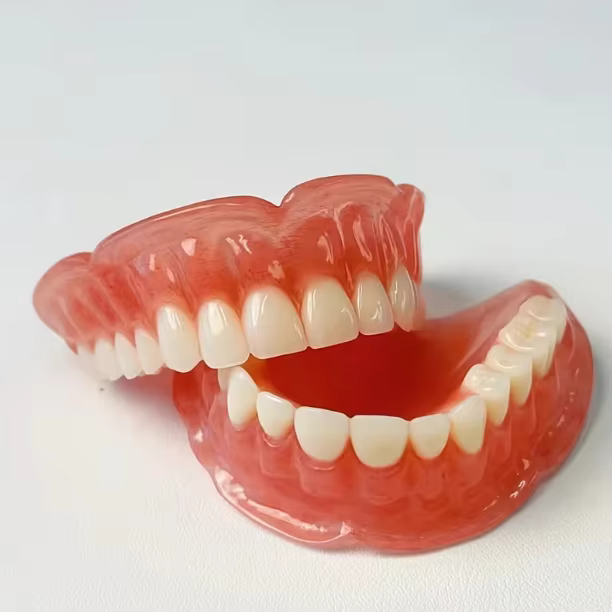 Prothèses dentaires complètes pour la mâchoire supérieure et inférieure – Nouvel ensemble de dents temporaires