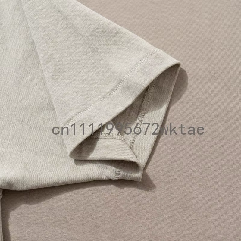 Ensemble de T-shirts Classiques 2SP de Haute Qualité pour Hommes – Design Luxe Texture Métallique Lettres Coton – T-shirt et Short Ample pour Couple