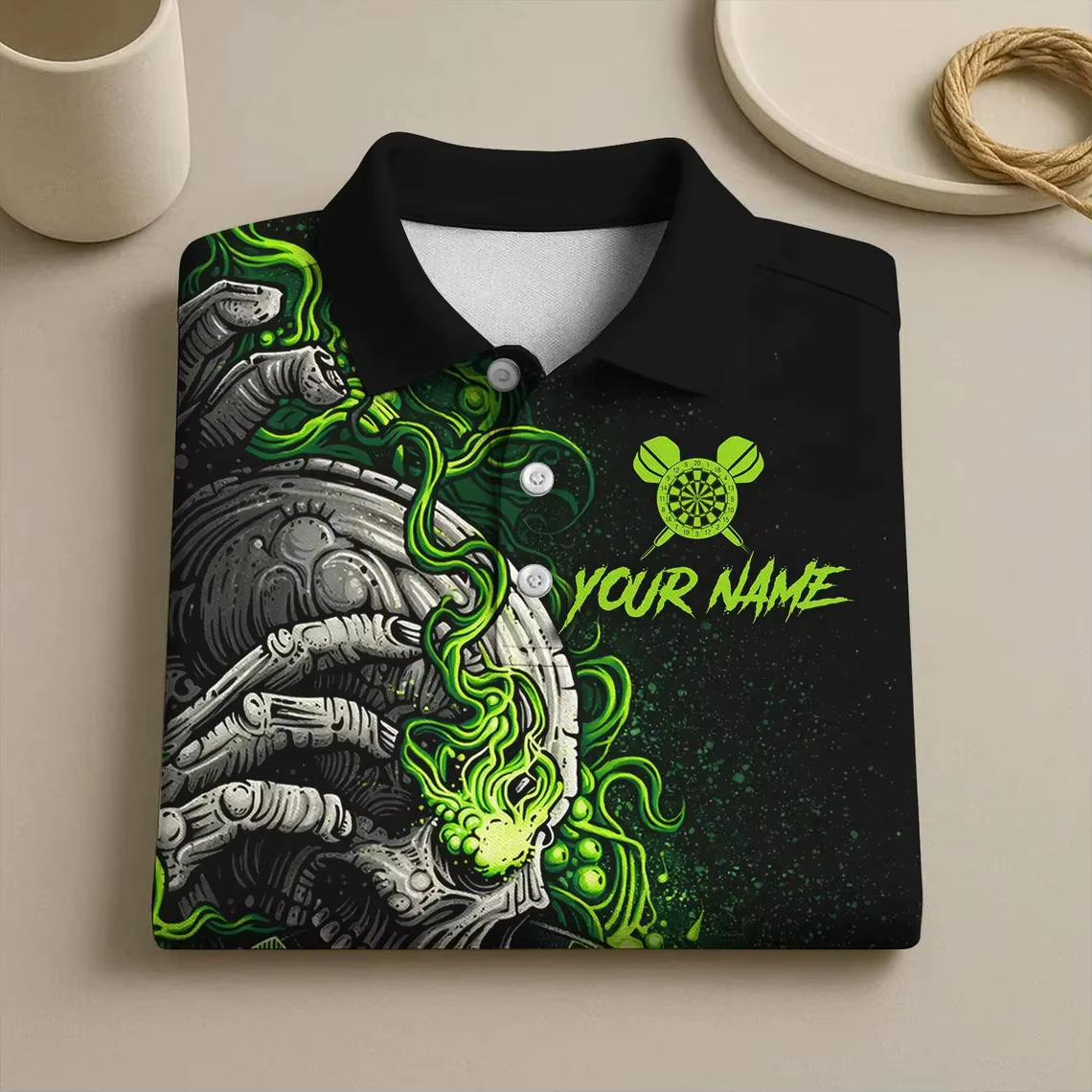 Polo personnalisé pour homme avec motif crâne et fléchettes