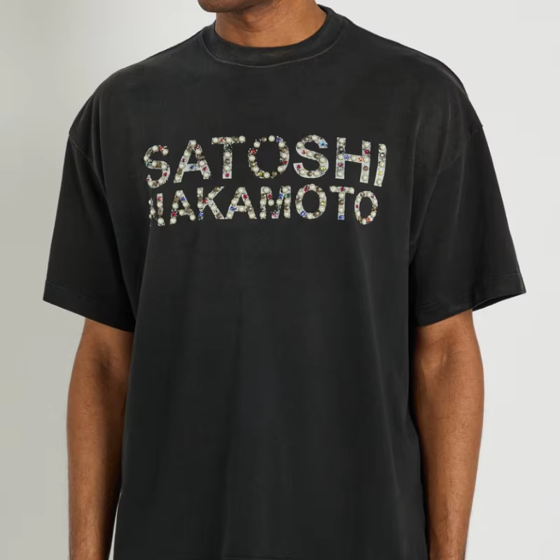 Nouveau T-shirt Satoshi en coton noir à col rond