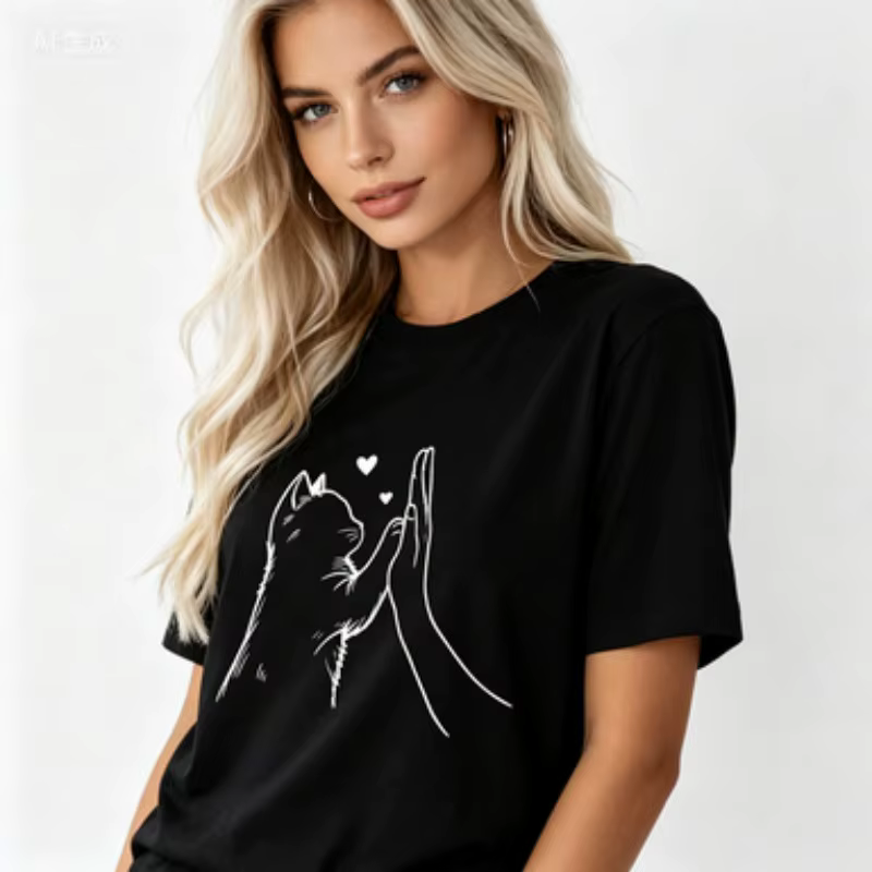 T-shirt, T-shirt graphique avec motif de chat mignon et de main en forme de cœur